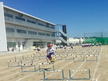 ６年　体育「６０ｍハードル走」