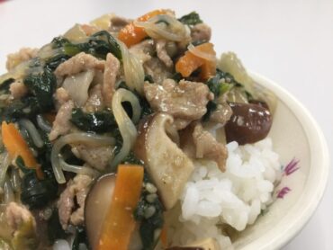 食１９丼「高岡野菜のグリーン丼」