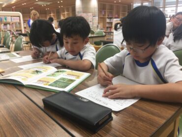２年　生活「ぼく・わたしのきらきらやさいをそだてよう」
