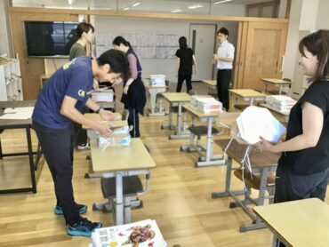 教科書の配布準備