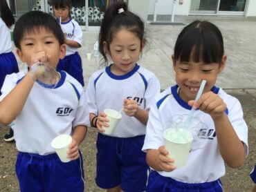 １年　生活「なかよしつなげるシャボンだまあそび」