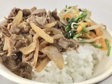 食１９丼「高岡元気ビビンバ丼」