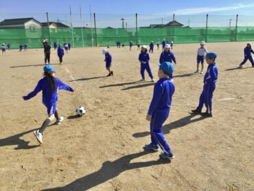 ２年　体育「キックベースボールをしよう」