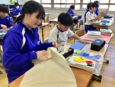 ６年　家庭「ソーイングで生活を豊かに」