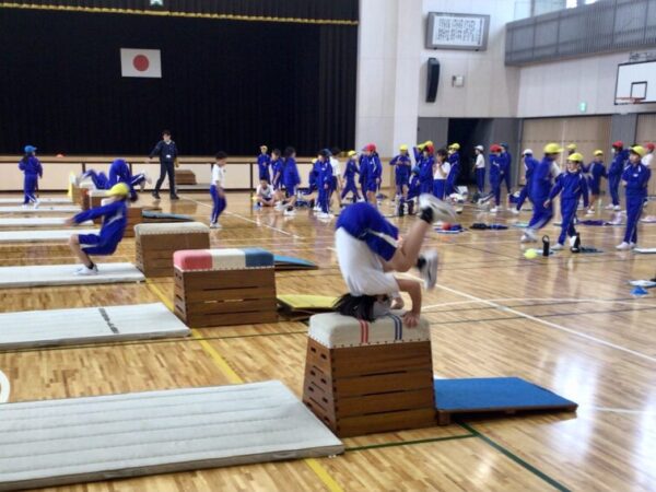 ４年　体育「とび箱運動を楽しもう」